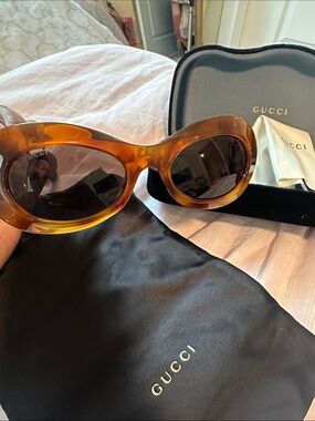 Gucci Amber Tortoiseshell Oval Women’s Sunglasses
